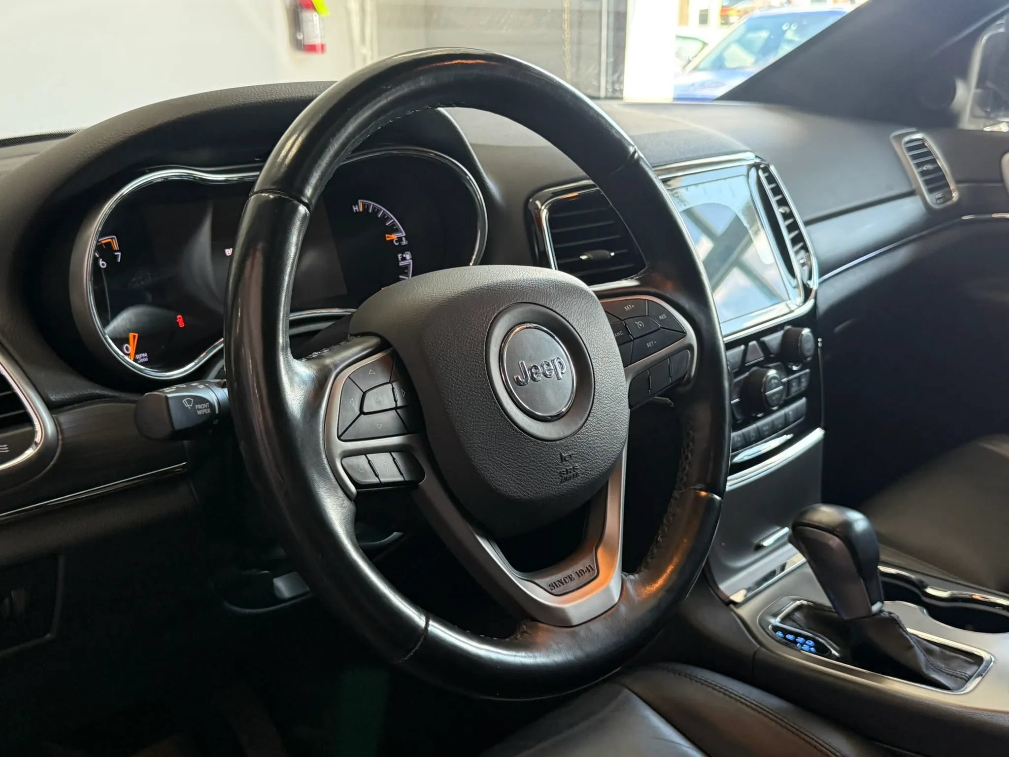 Used 2020 Jeep Grand Cherokee Limited AWD/4WD image 9