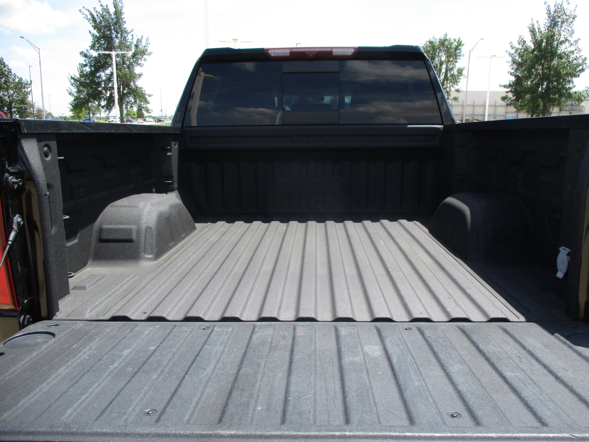 Used 2022 Chevrolet Silverado 1500 High Country w/ High Country Premium Package AWD/4WD image 6