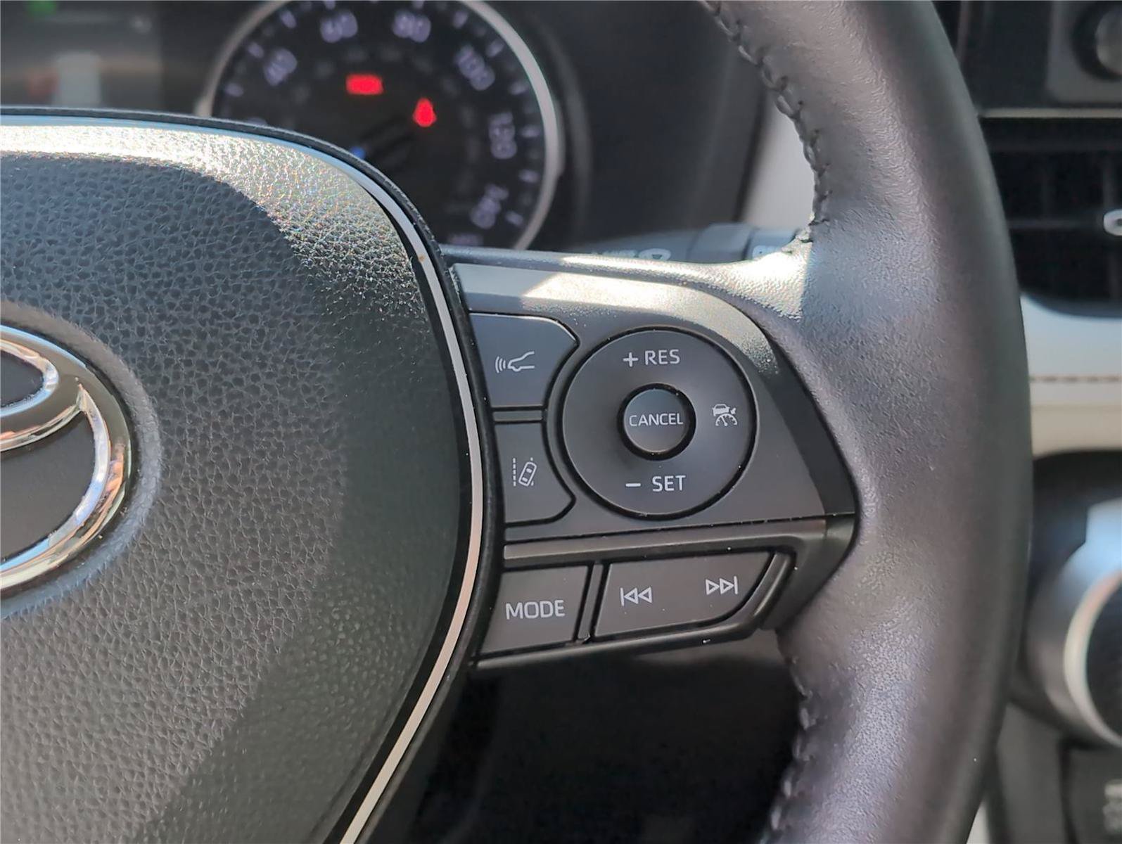 Used 2022 Toyota RAV4 XLE Premium AWD/4WD image 30