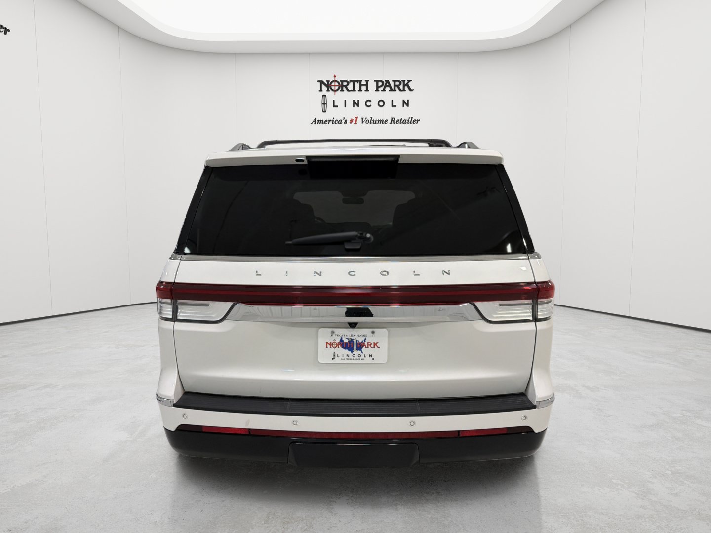 Used 2022 Lincoln Navigator Reserve AWD/4WD image 4
