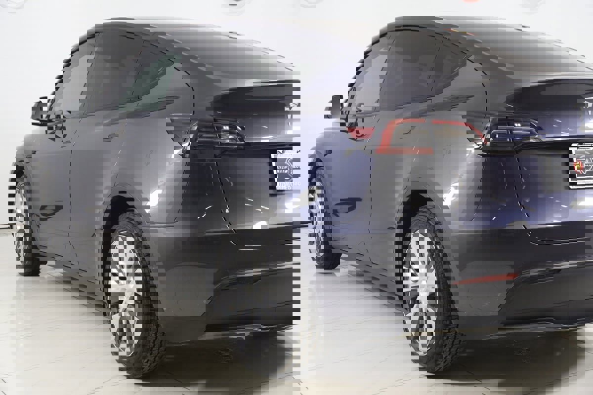 Used 2022 Tesla Model Y Long Range image 25