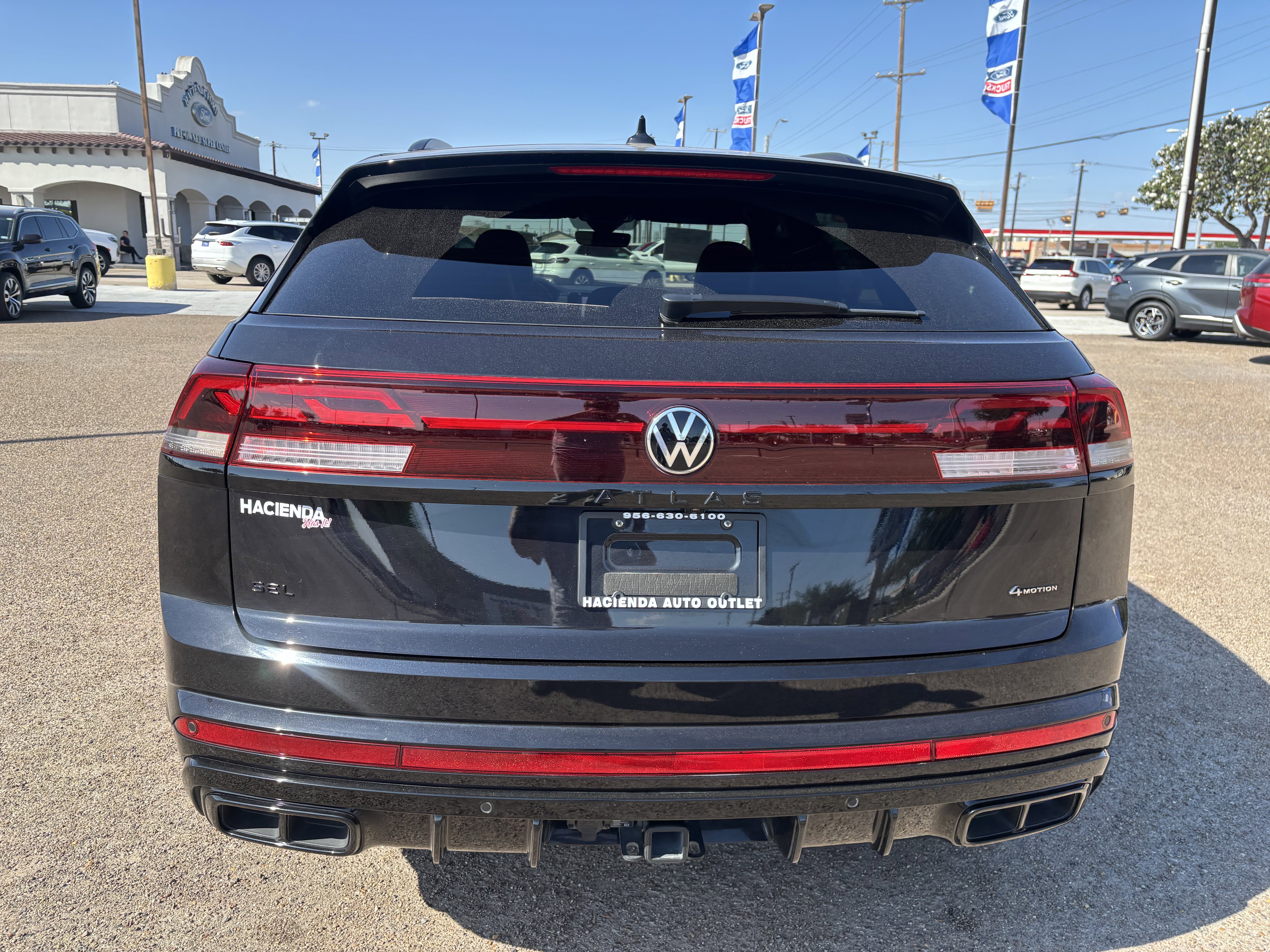 Used 2025 Volkswagen Atlas Cross Sport SEL R-Line image 3