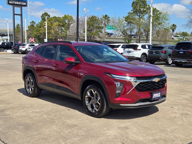 Used 2025 Chevrolet Trax LT w/ Driver Confidence Package video 3