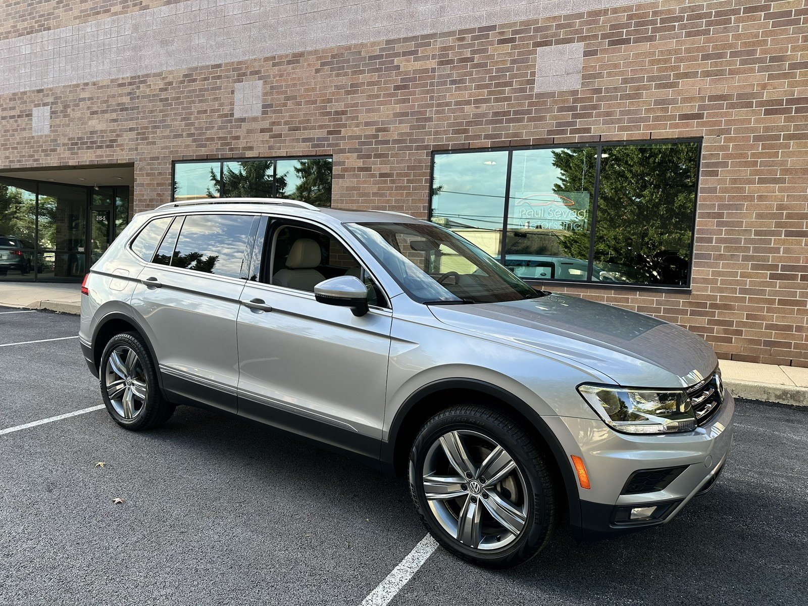 Used 2020 Volkswagen Tiguan SEL AWD/4WD image 41