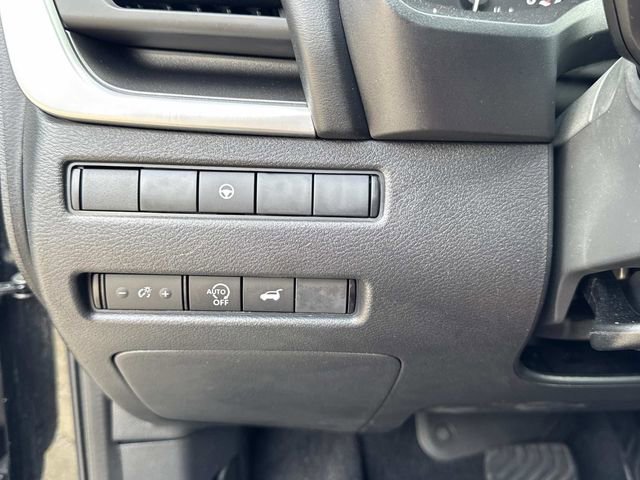 Used 2025 Nissan Rogue SV image 32