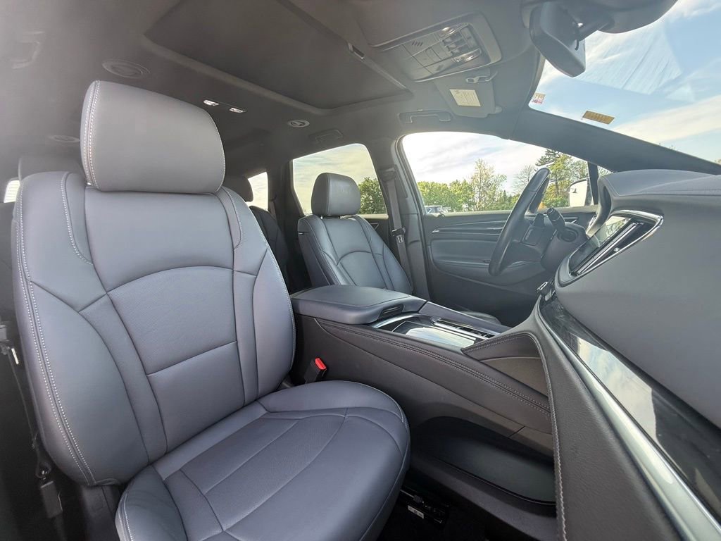 Used 2024 Buick Enclave Essence FWD image 31
