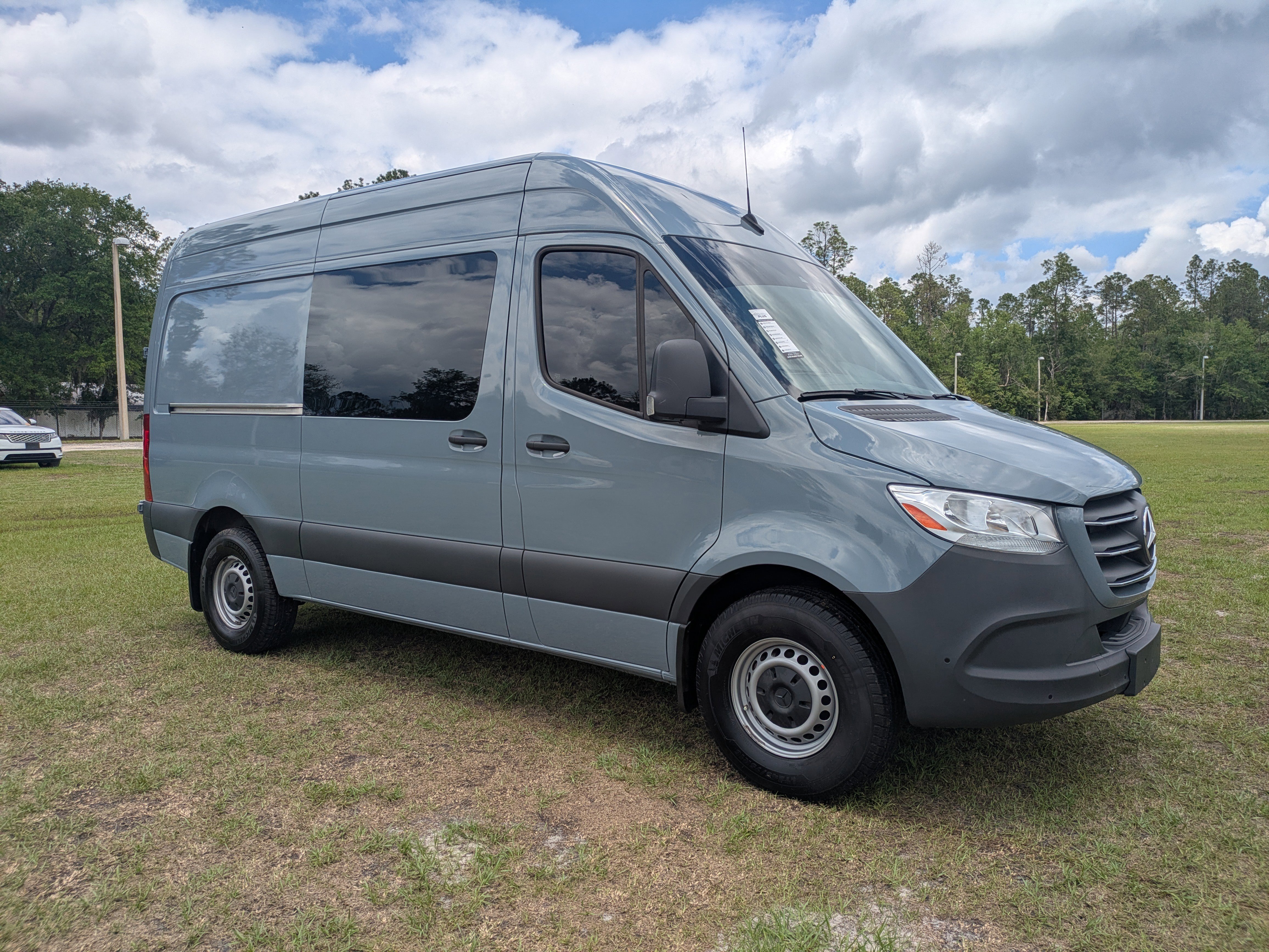 Used 2024 Mercedes-Benz Sprinter 2500 image 2