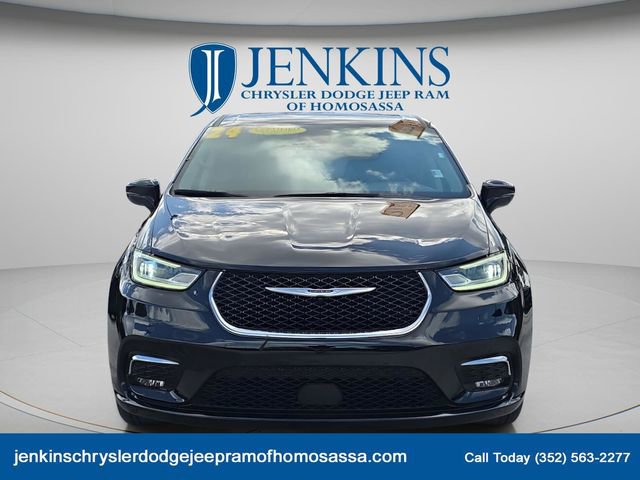 Used 2024 Chrysler Pacifica Touring-L FWD image 11