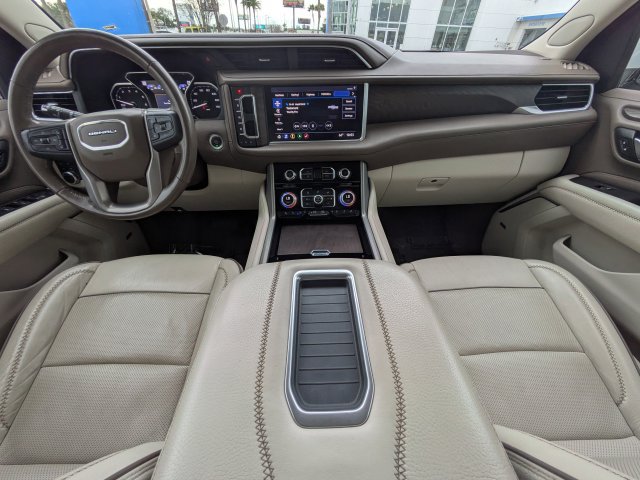 Used 2021 GMC Yukon Denali w/ Denali Premium Package AWD/4WD image 12