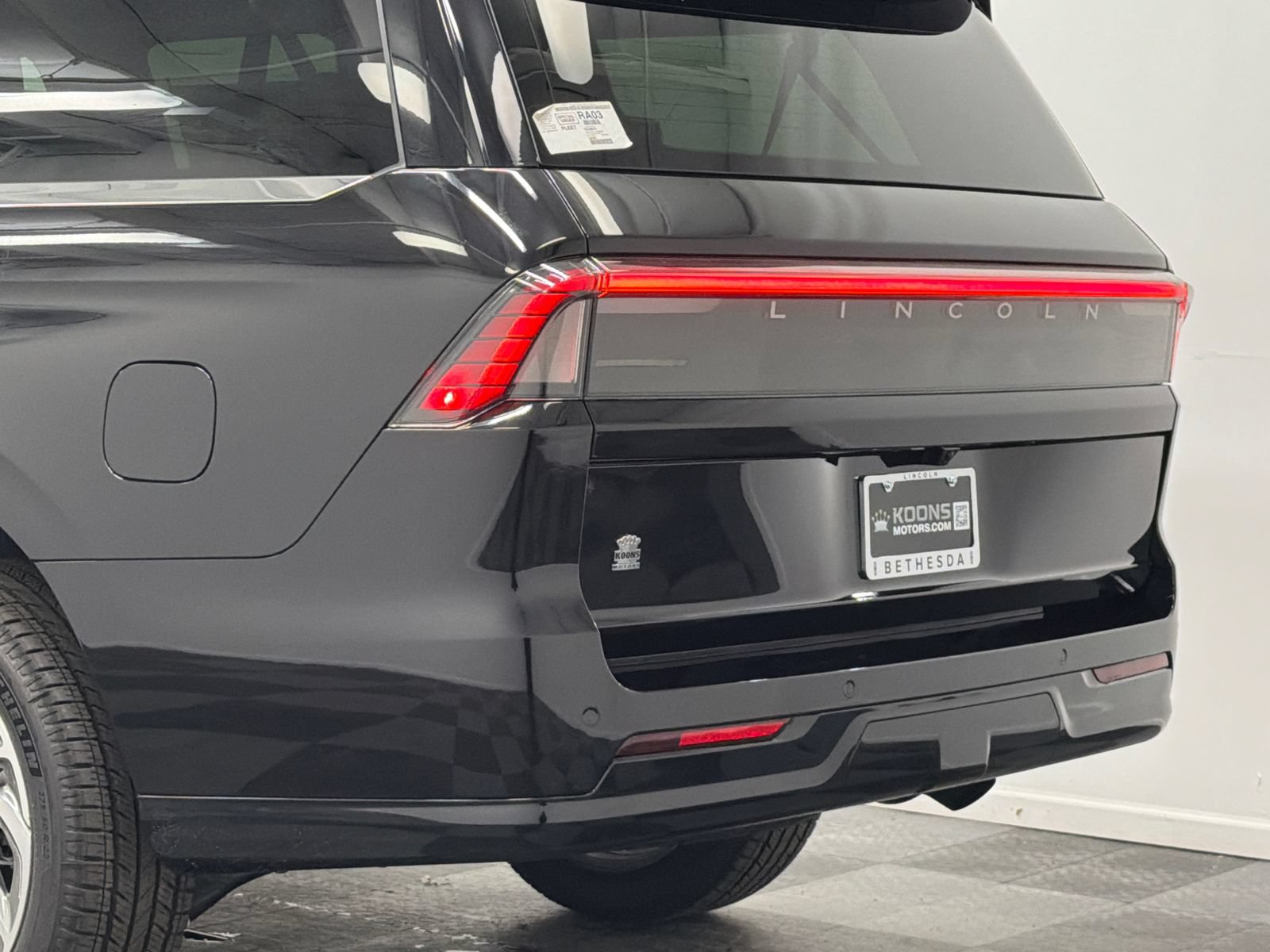 New 2026 Lincoln Navigator L Premier AWD/4WD image 7