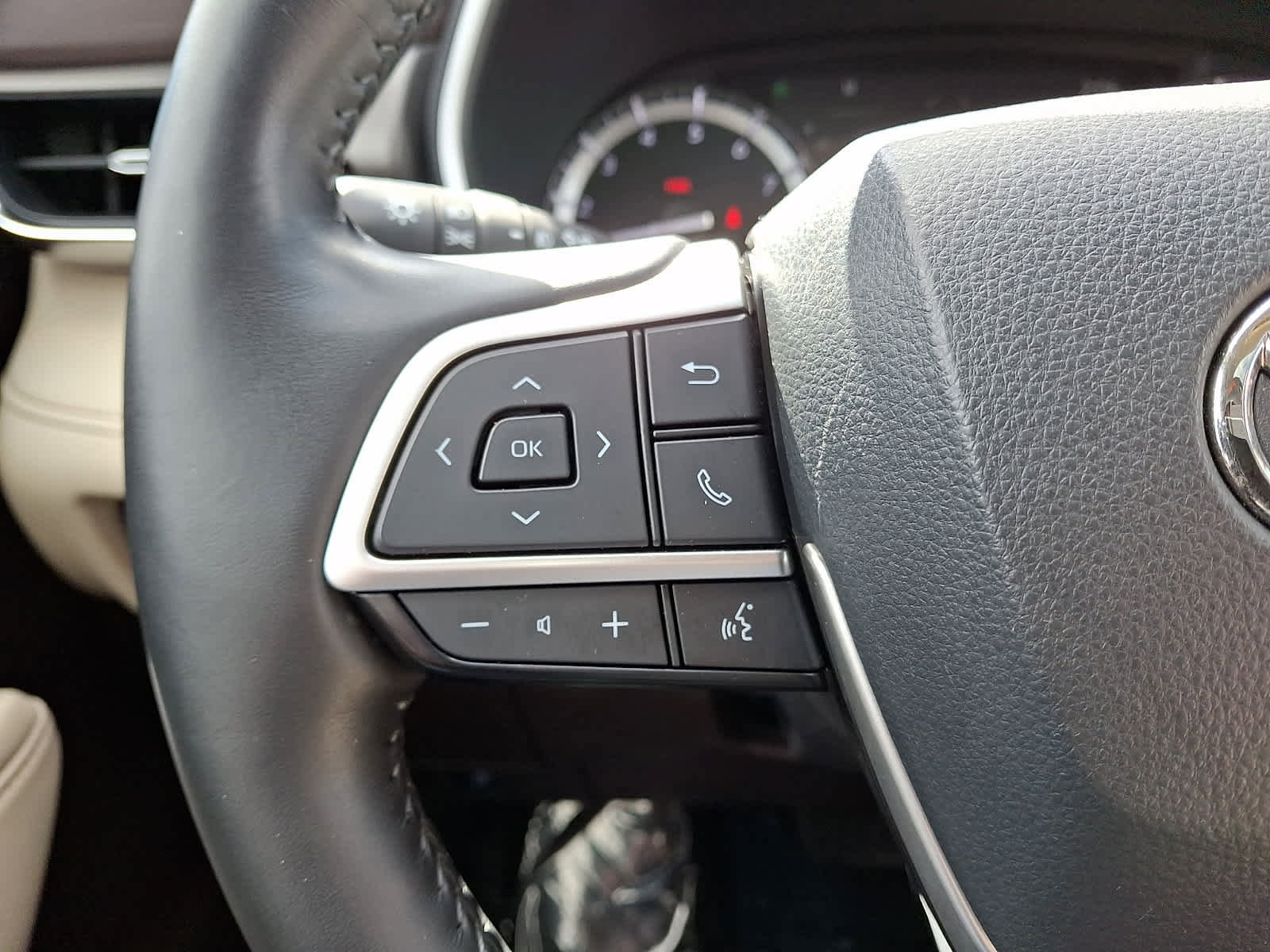 Used 2022 Toyota Highlander Limited image 24