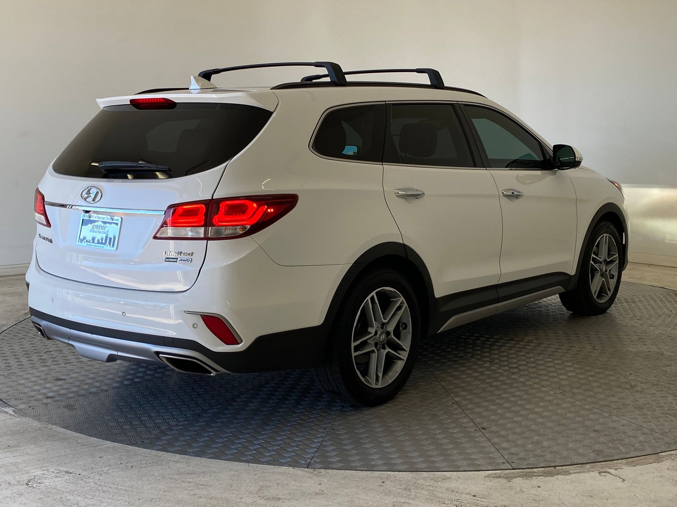 Used 2017 Hyundai Santa Fe Limited AWD/4WD image 9