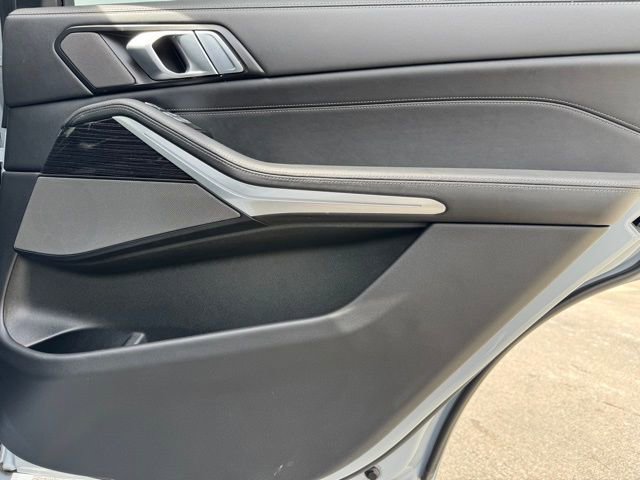 Certified 2025 BMW X7 M60i image 32