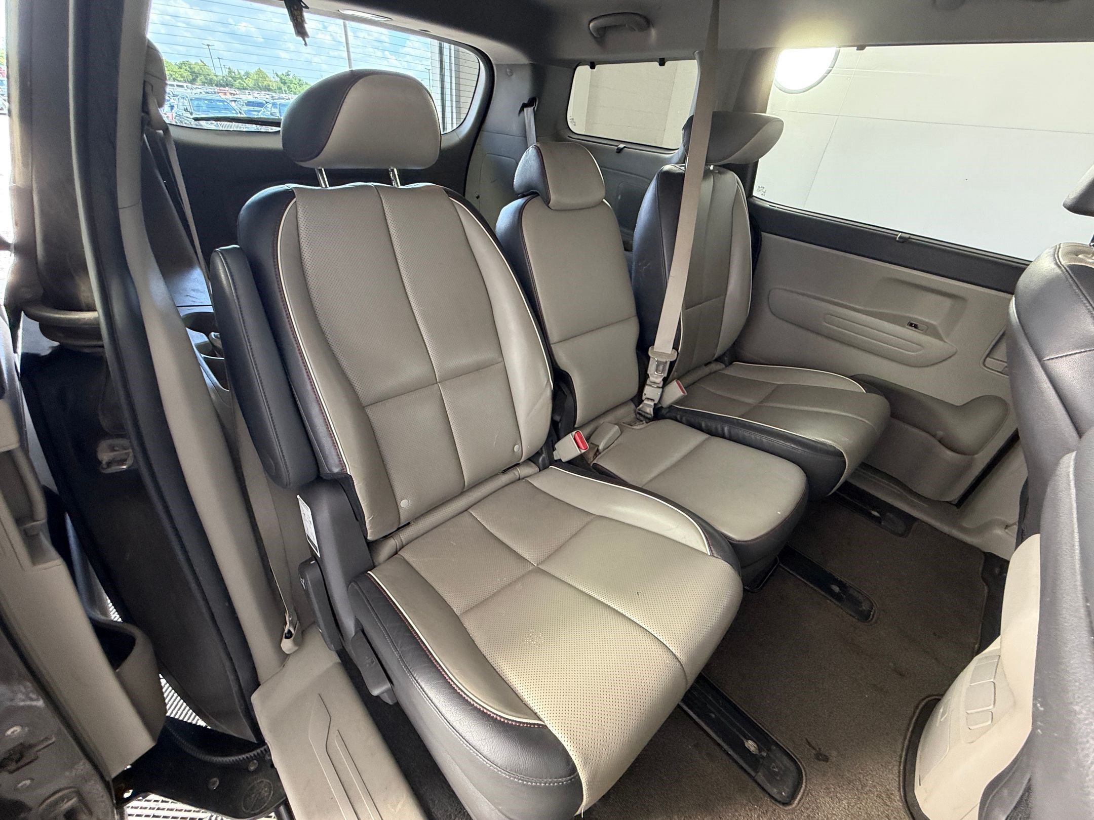 Used 2017 Kia Sedona LX w/ LX Essentials Premium Package FWD image 31