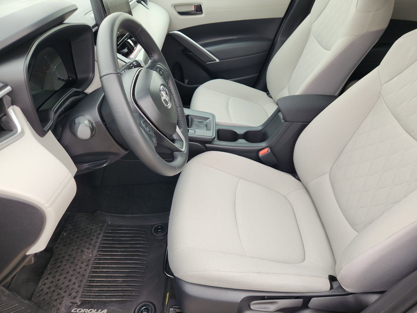 Used 2026 Toyota Corolla Cross LE w/ Moonroof Package FWD image 16