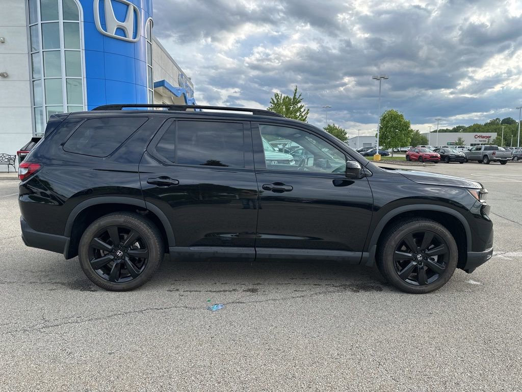 Used 2025 Honda Pilot Black Edition image 2