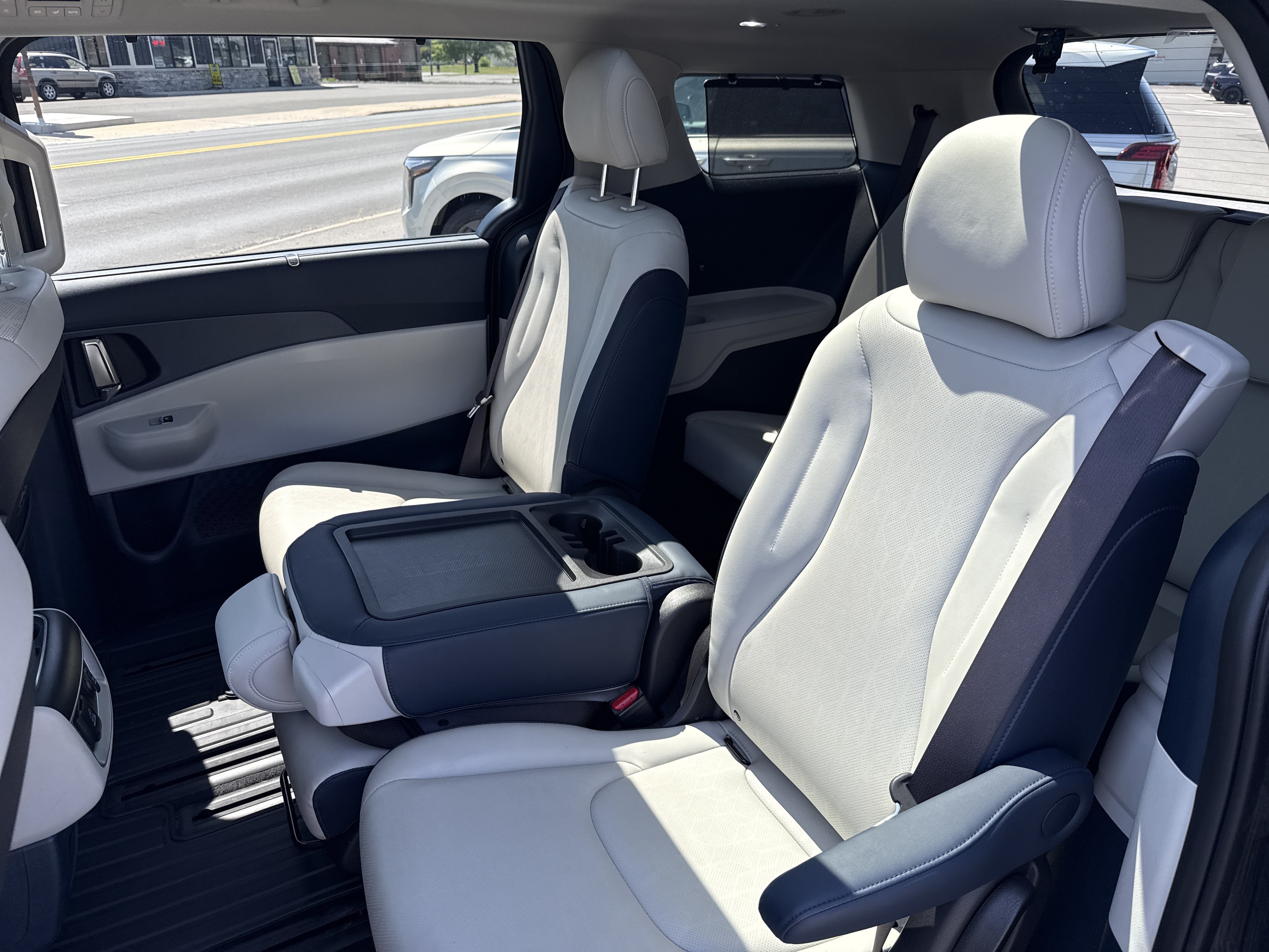 Certified 2025 Kia Carnival SX FWD image 13