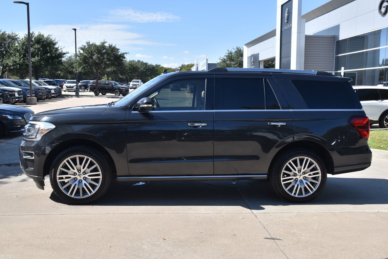 Used 2022 Ford Expedition Limited RWD image 12