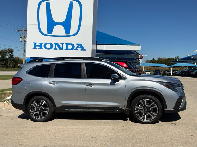 Used 2023 Subaru Ascent Limited w/ Technology Package AWD/4WD image 2