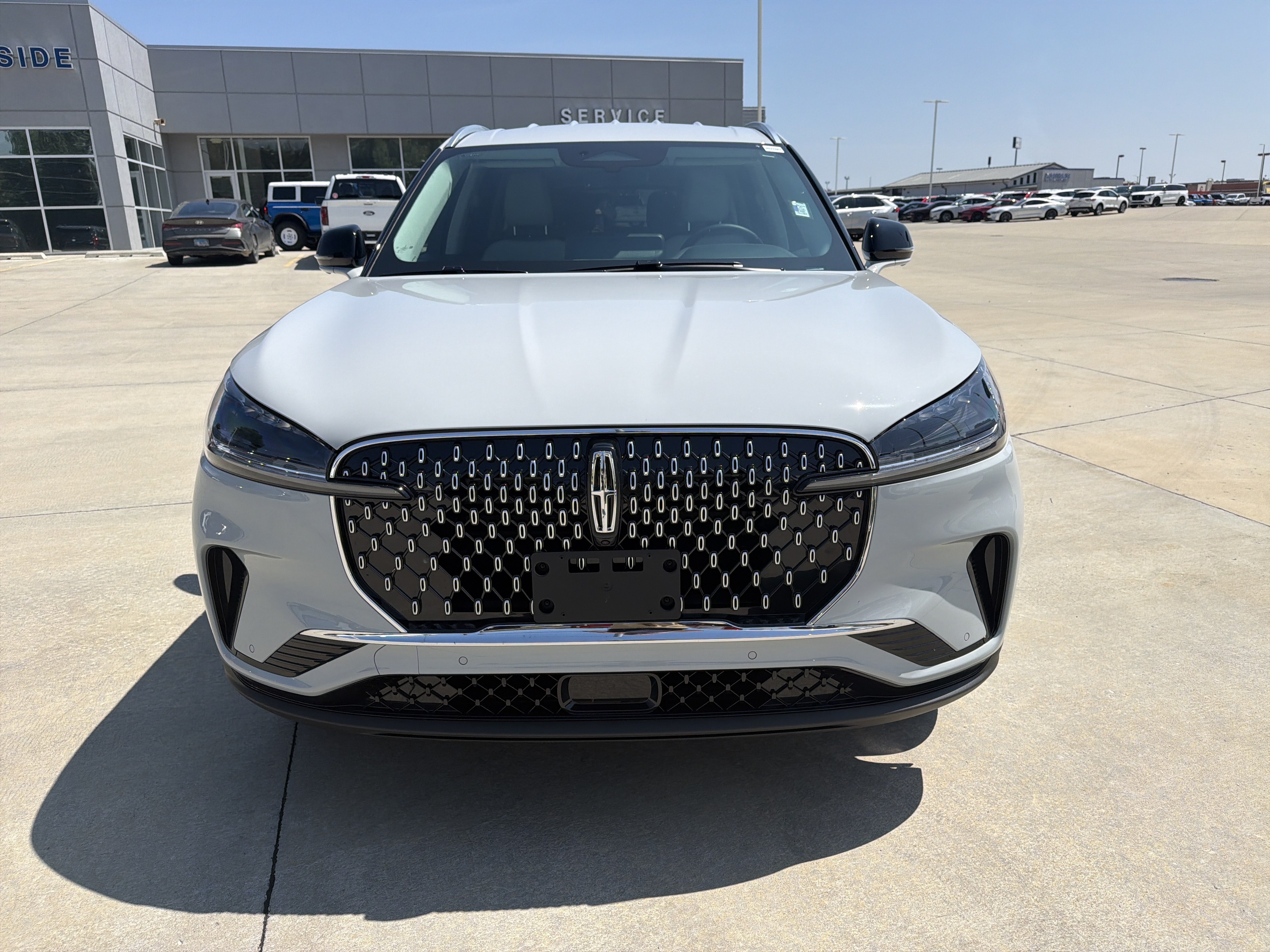 New 2027 Lincoln Aviator AWD image 2