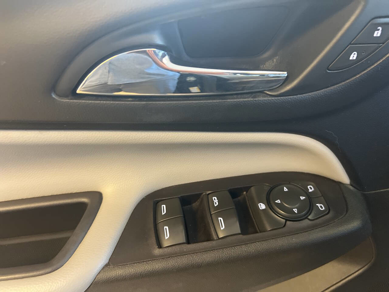 Used 2022 Chevrolet Equinox LS image 19