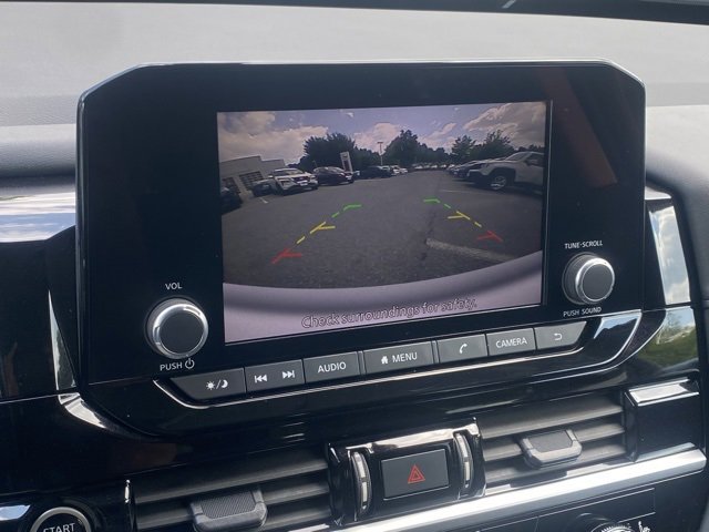 Certified 2024 Nissan Pathfinder SV image 3