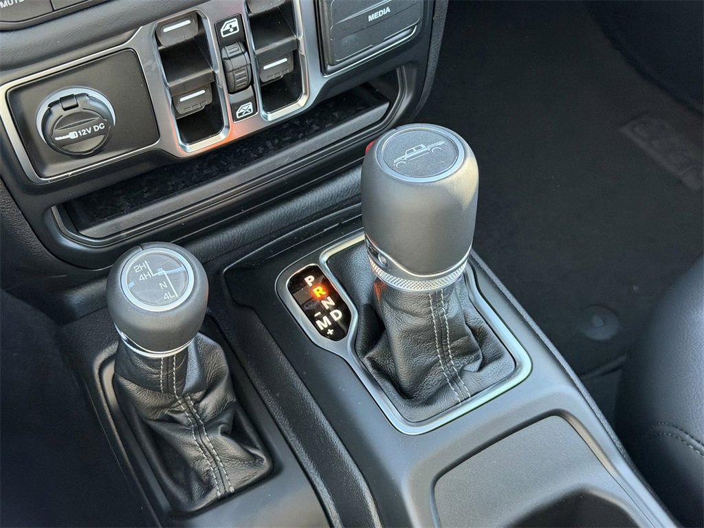 New 2025 Jeep Gladiator Sport image 17