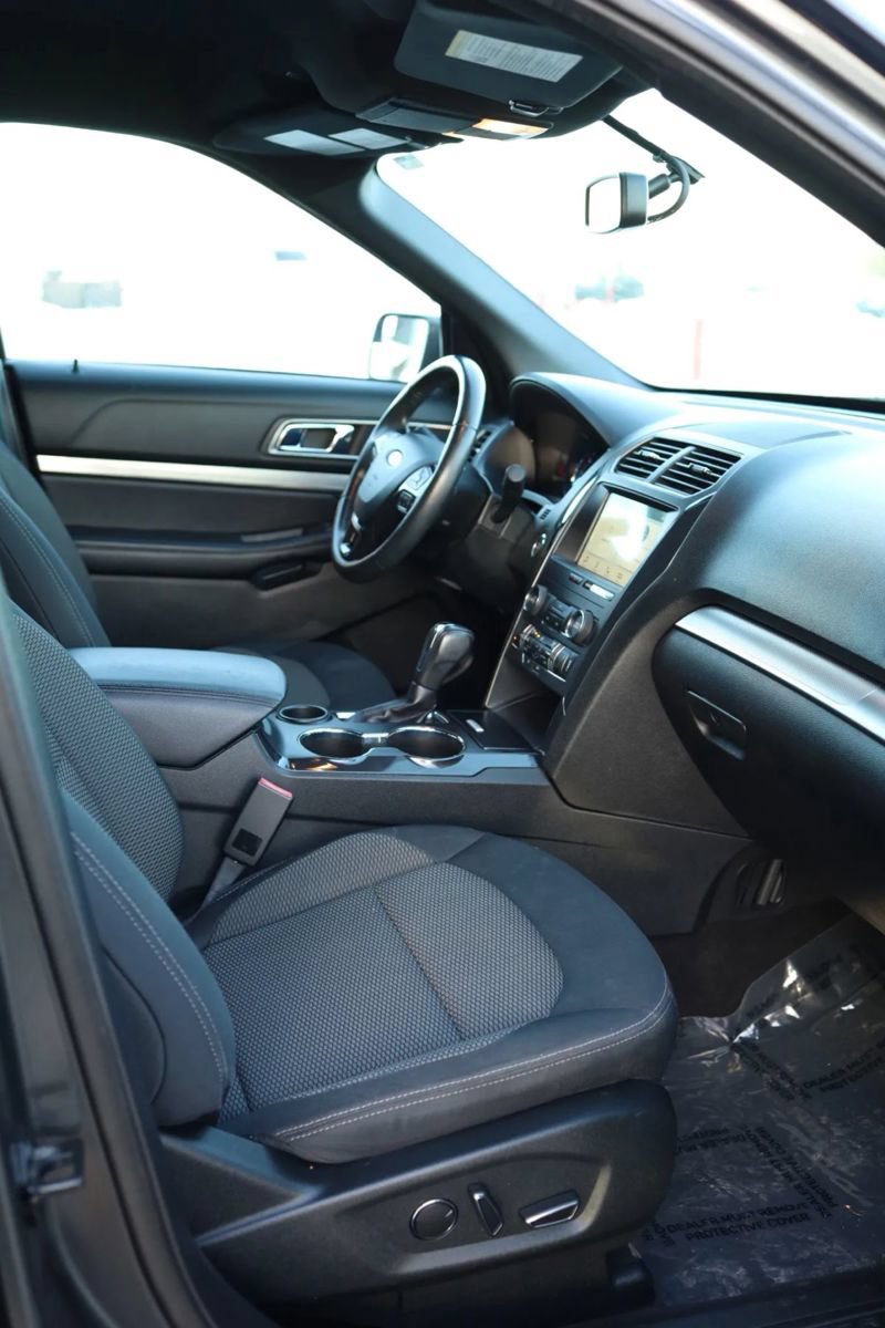 Used 2018 Ford Explorer XLT w/ Equipment Group 201A FWD image 54