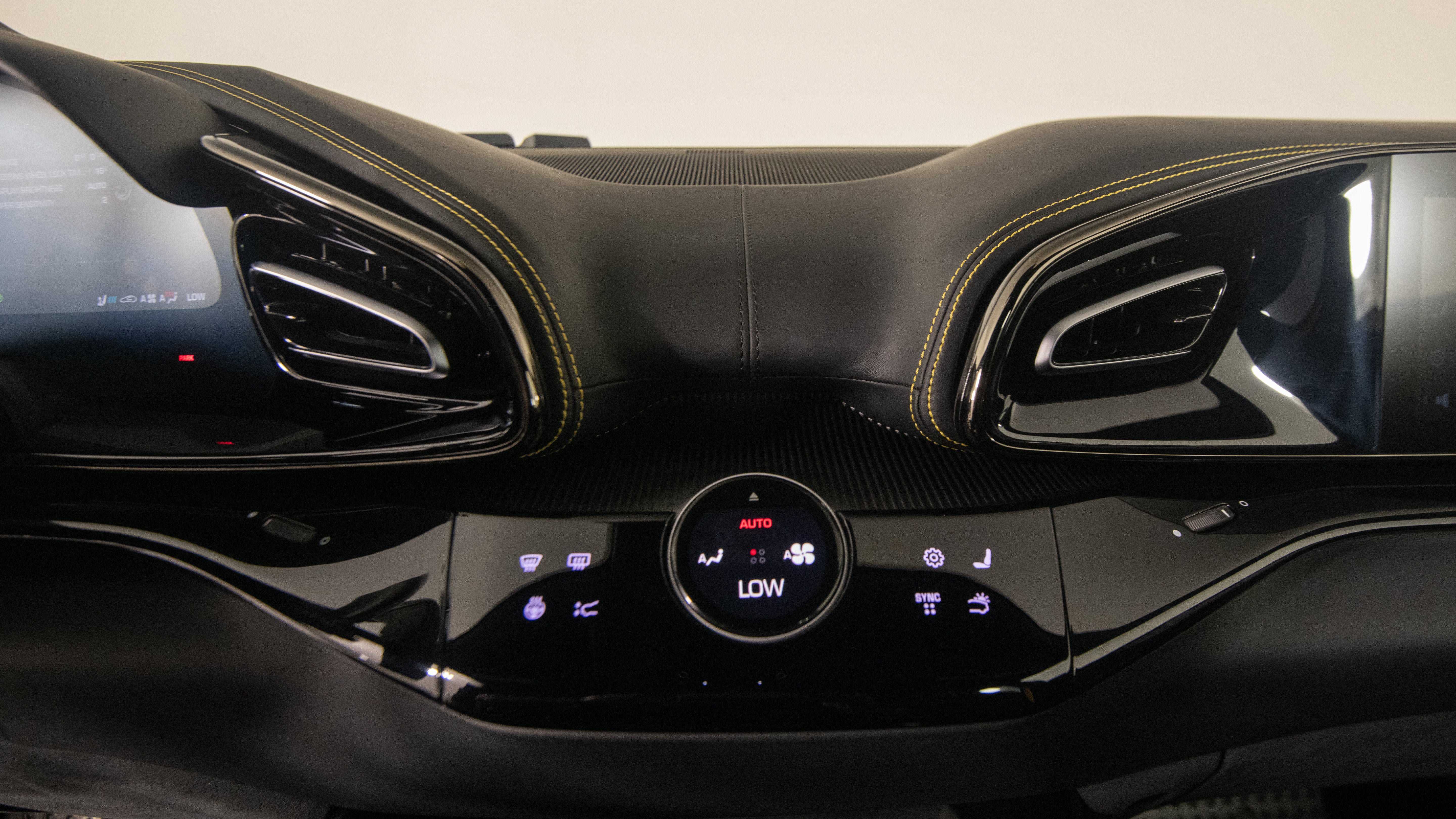 Certified 2025 Ferrari Purosangue AWD/4WD image 27