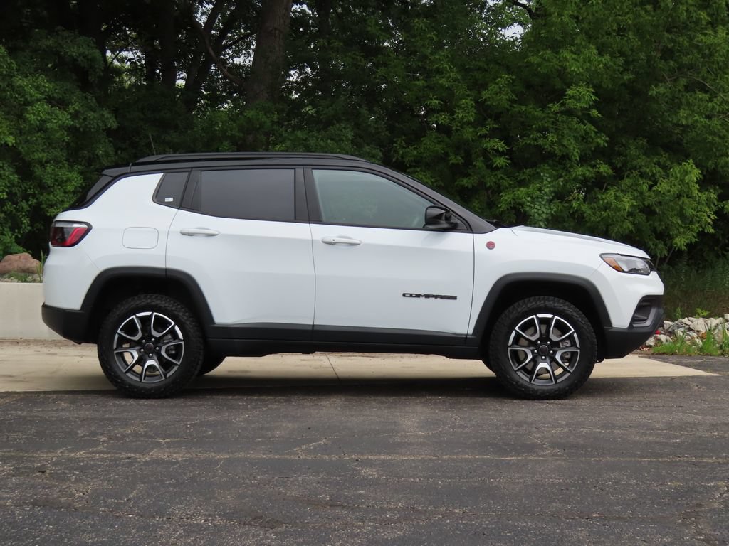 Certified 2025 Jeep Compass Trailhawk AWD/4WD image 2