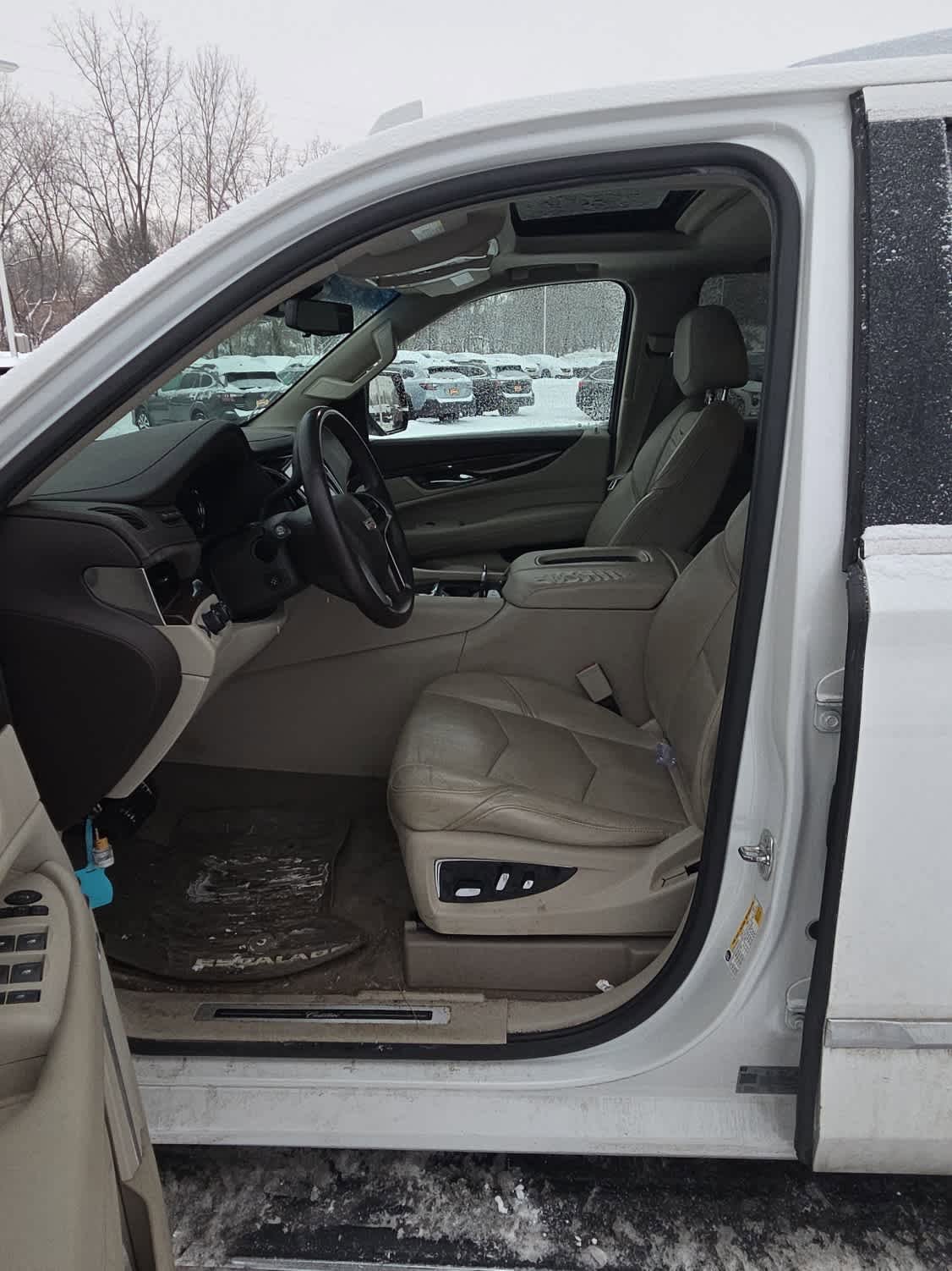 Used 2017 Cadillac Escalade Luxury image 5