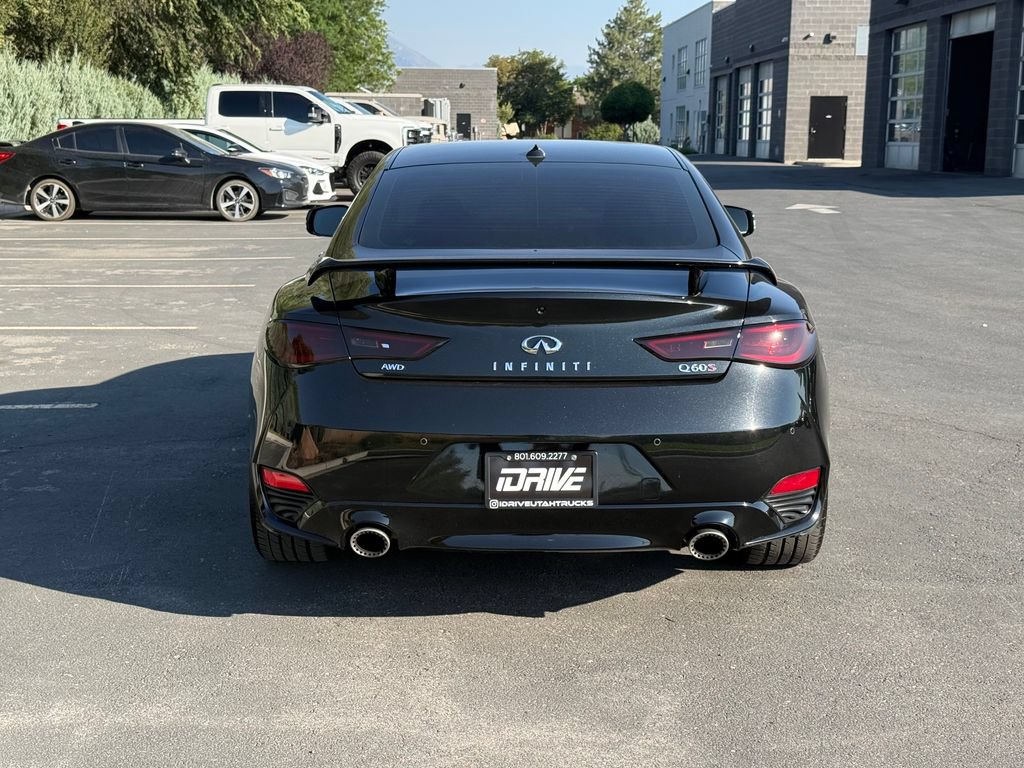 Used 2018 INFINITI Q60 Red Sport 400 AWD/4WD image 11