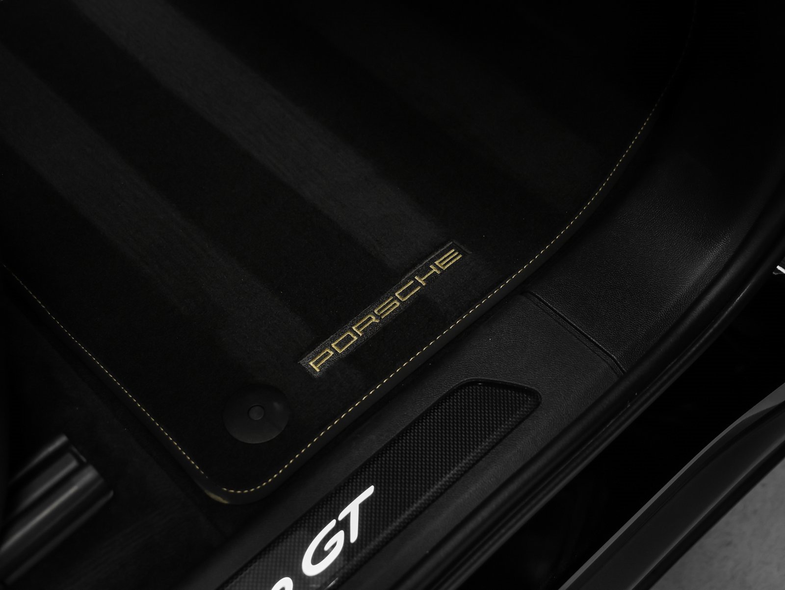 Used 2022 Porsche Cayenne Turbo GT image 32