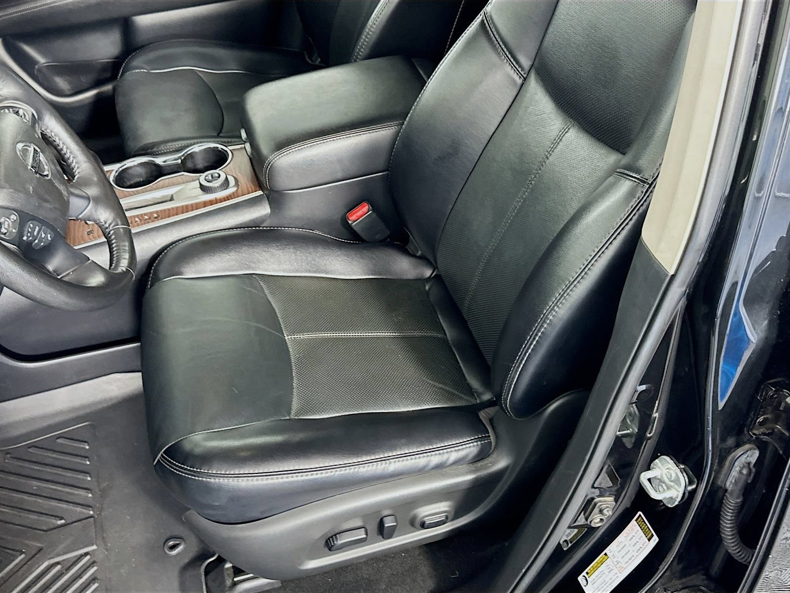 Used 2020 Nissan Pathfinder Platinum AWD/4WD image 19