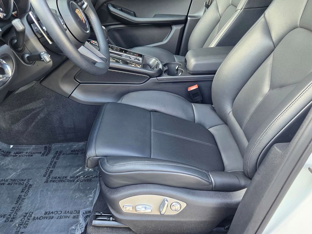 Used 2025 Porsche Macan w/ Premium Package Plus AWD/4WD image 25
