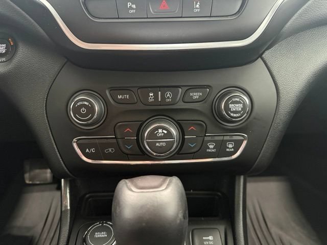 Used 2022 Jeep Cherokee Latitude Lux w/ Mopar Interior Package AWD/4WD image 18