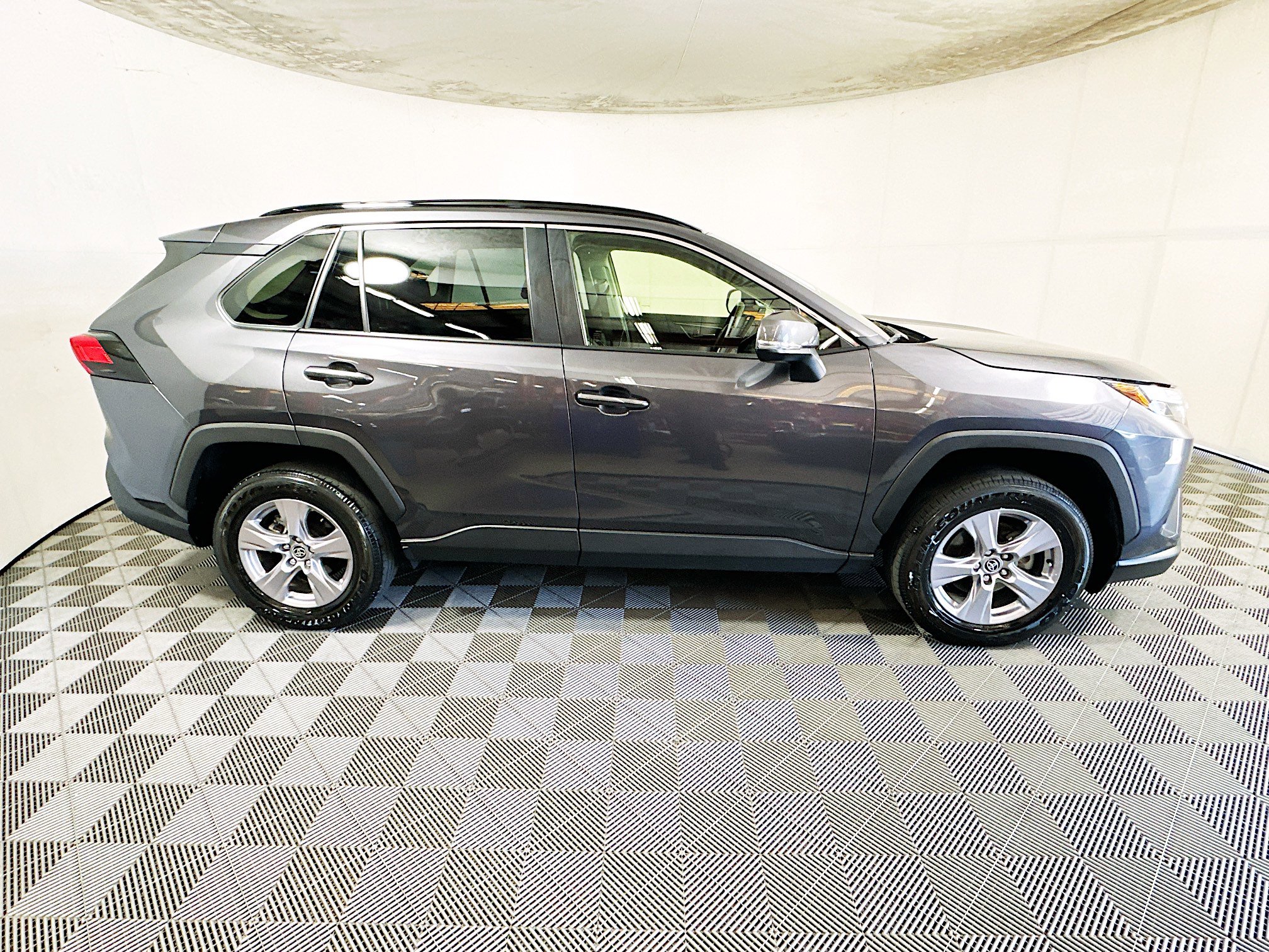 Used 2024 Toyota RAV4 XLE AWD/4WD image 2