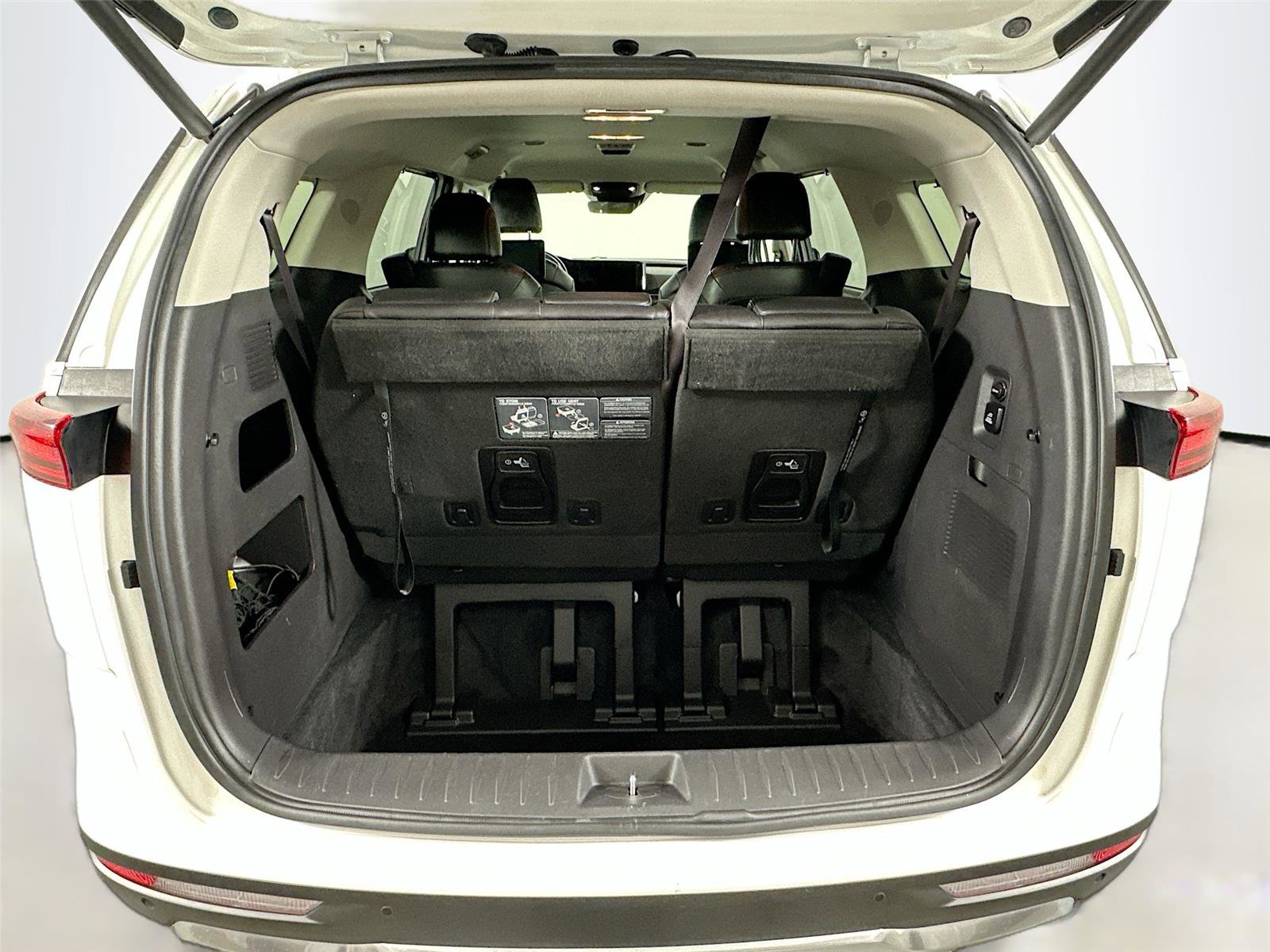 Used 2022 Kia Carnival SX image 26