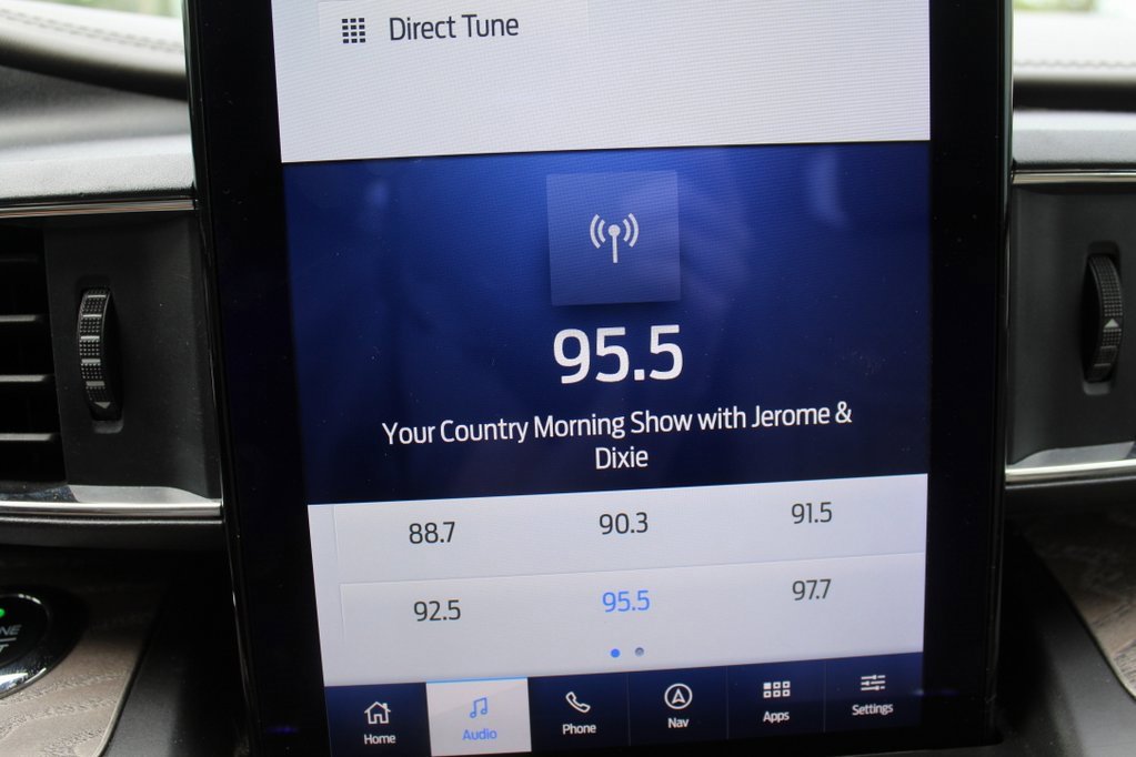 Used 2020 Ford Explorer Platinum w/ Premium Technology Package image 19