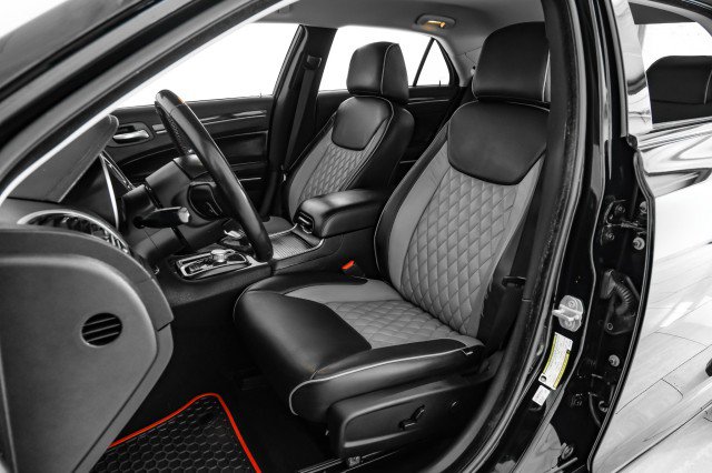 Used 2022 Chrysler 300 Touring w/ Sport Appearance Package image 30