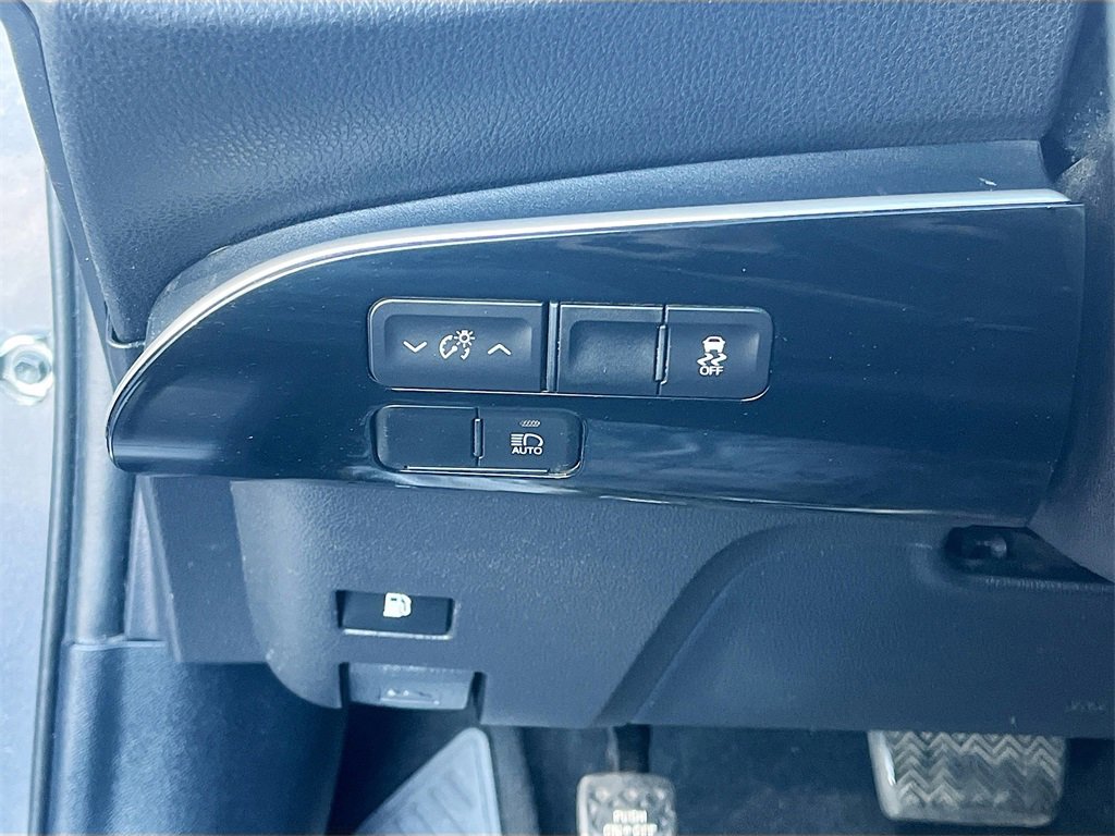 Used 2022 Toyota Prius image 10