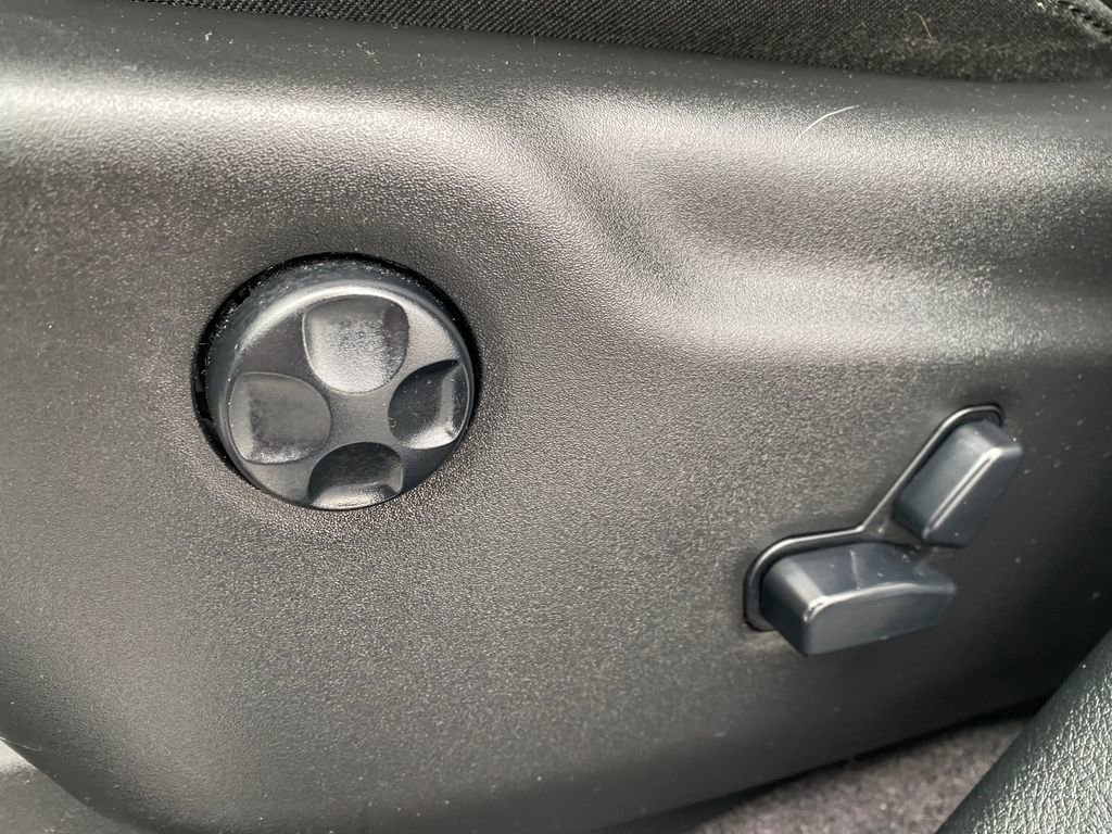 Used 2018 Jeep Grand Cherokee Limited image 12