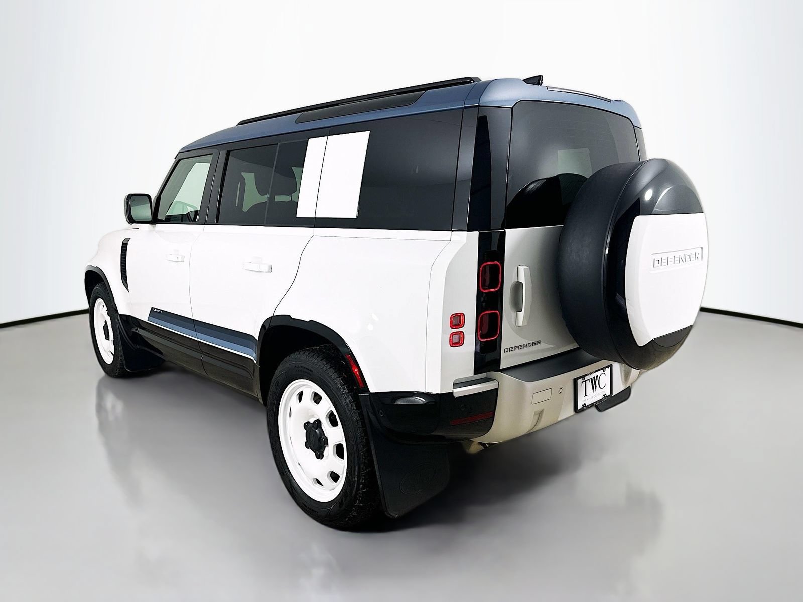 Used 2025 Land Rover Defender 110 S AWD/4WD image 7