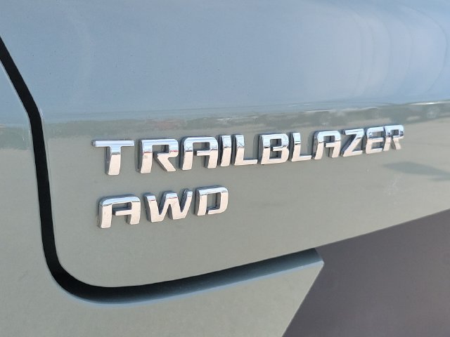 Used 2025 Chevrolet TrailBlazer LT AWD/4WD image 9