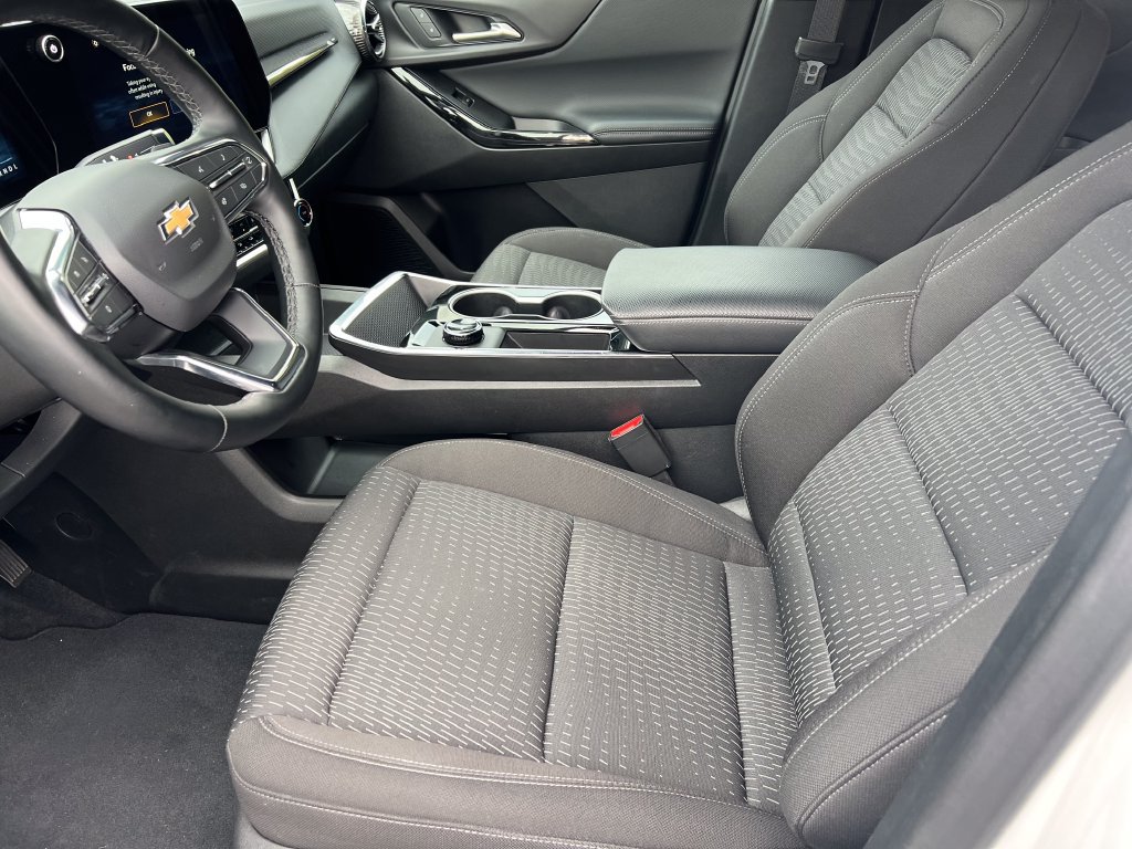 Used 2026 Chevrolet Equinox LT AWD/4WD image 10