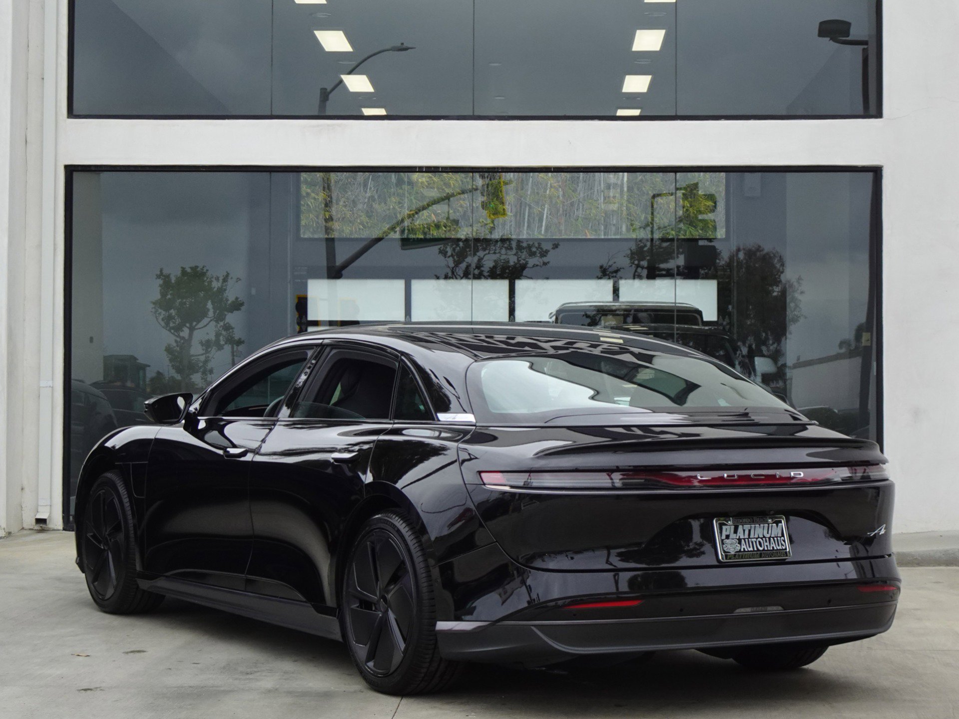 Used 2024 Lucid Air Pure RWD image 4
