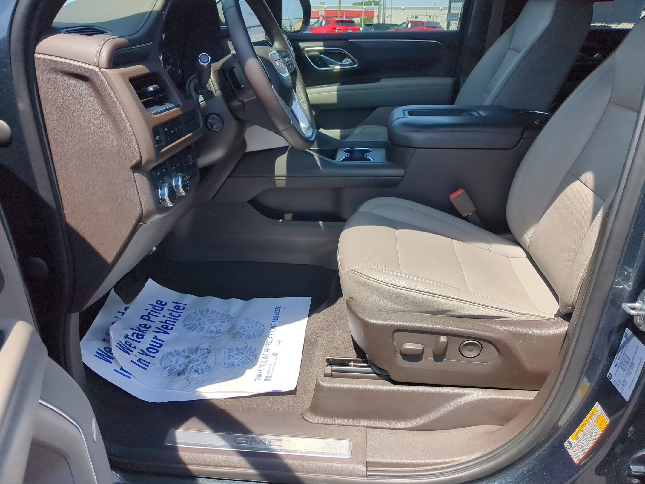 Certified 2021 GMC Yukon SLT w/ SLT Luxury Plus Package AWD/4WD image 17