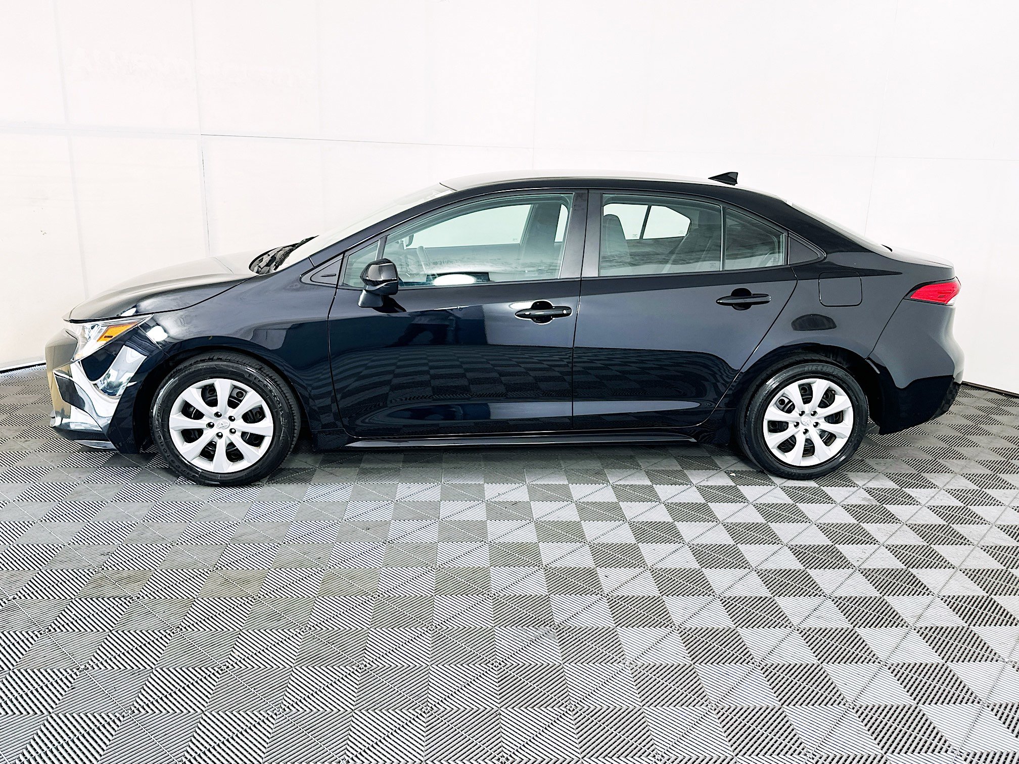 Used 2024 Toyota Corolla LE FWD image 6