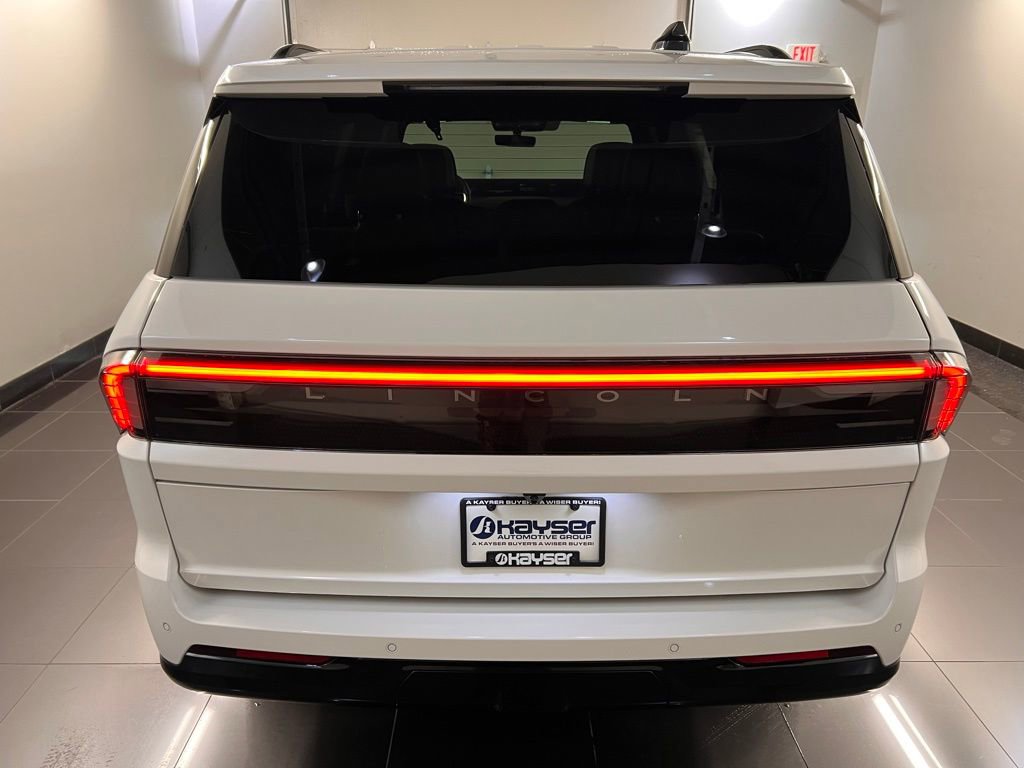 Used 2025 Lincoln Navigator Reserve w/ Jet Appearance Package image 5