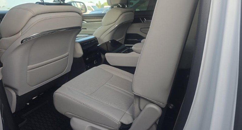 Used 2025 Jeep Grand Wagoneer 4WD image 10